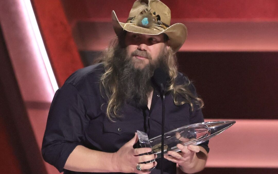 Chris Stapleton Parents Kids While Accepting Male Vocalist Award